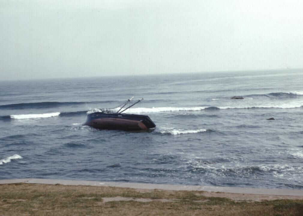 1952: A rare winter tropical storm